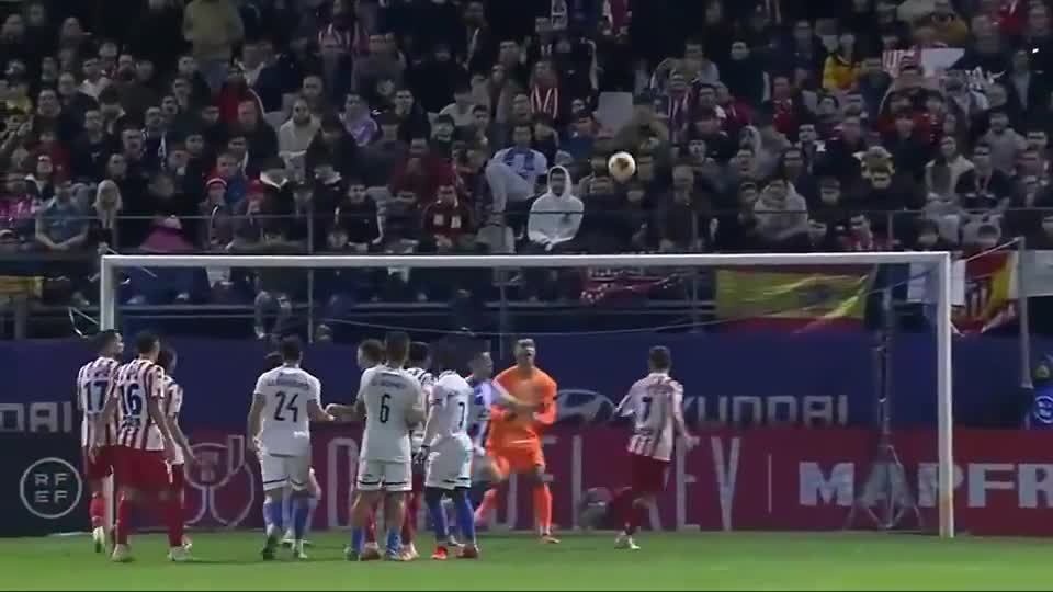 武汉盛帆女篮向仙桃中学捐赠2018万元，女篮队员闪亮登场