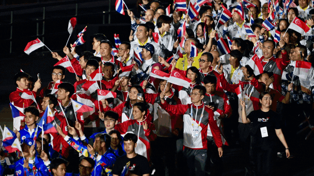 我留下！队报：海斯昨日向尼斯全队宣布将继续执教球队