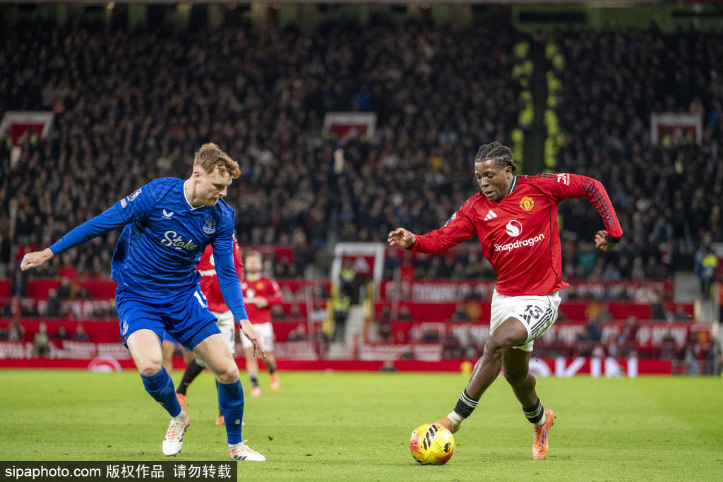 忠诚！每体：拉菲尼亚目前没经纪人，拒绝所有离开巴萨的谈判