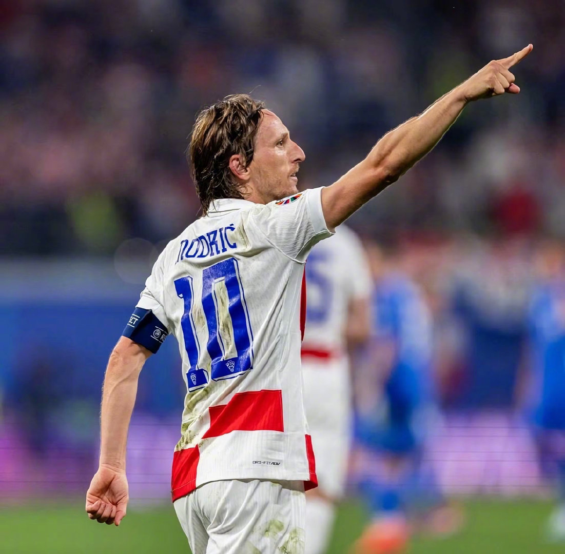 妻子祝贺塞鸟：无比骄傲，你就像一道光照亮了我们全家的生活