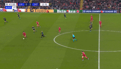 西媒：巴萨向欧足联提交报告，控诉法兰克福球迷破坏球场设施