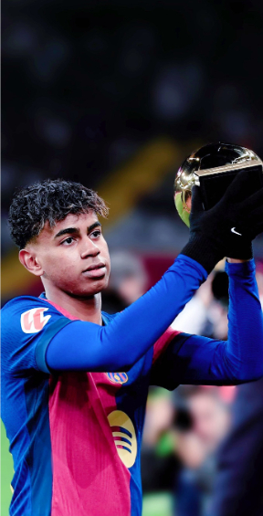 默特萨克、于大宝观战梅州U15vs浙江U15，并与小球员互动